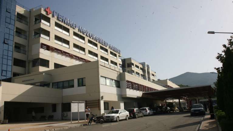 Απίστευτο περιστατικό στη Λαμία: Αστυνομικός συνοδός ασθενή σε κατάσταση αμόκ - &quot;Θα σας σκοτώσω και θα σας το κάψω&quot;