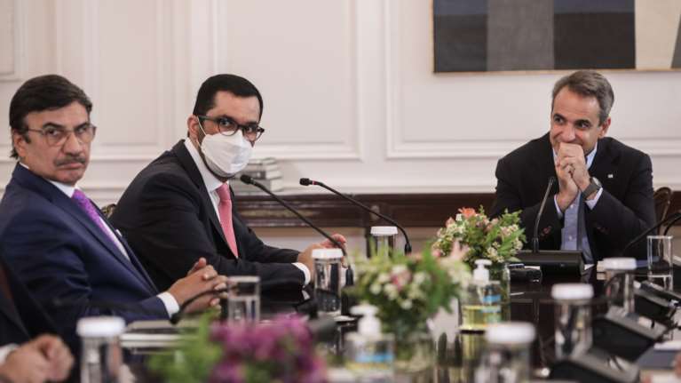 Συνάντηση Μητσοτάκη με τον Υπουργό Βιομηχανίας και Υψηλής Τεχνολογίας των ΗΑΕ στο Μέγαρο Μαξίμου