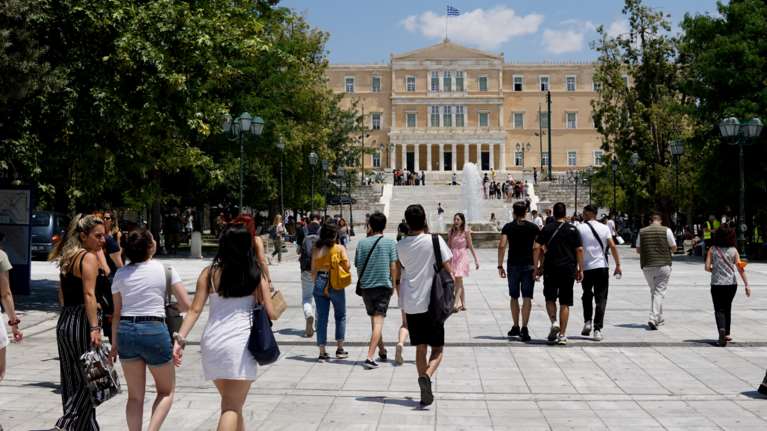 &quot;Καμπανάκι&quot; Τζανάκη: Πάνω από 50.000 τα πραγματικά ημερήσια κρούσματα - Υψηλοί αριθμοί λοιμώξεων όλο τον Ιούλιο