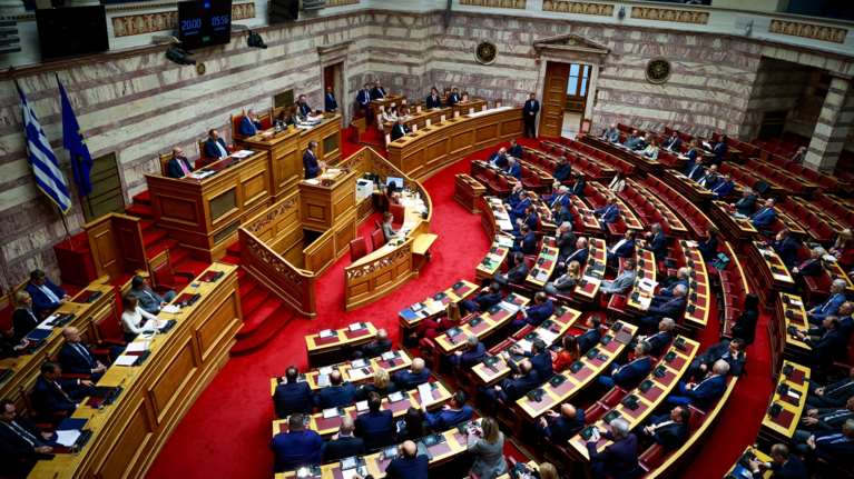 Βουλευτής της ΝΔ αποκοιμήθηκε κατά τη διάρκεια ενημέρωσης από την Κεραμέως - Ακούγονταν μέχρι και... ροχαλητά [ηχητικό]
