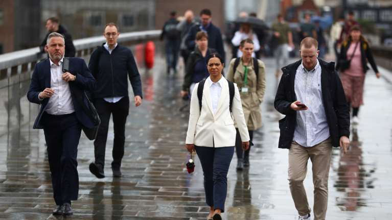 Πώς προέκυψε η μετάλλαξη Όμικρον: Τα δύο επικρατέστερα σενάρια, η σχέση με το HIV και η μετάδοση από τα ζώα