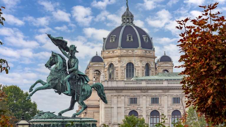 Οι τοπ προορισμοί των Ελλήνων για Χριστούγεννα και Πρωτοχρονιά - Οι &quot;παραδοσιακοί&quot; και οι &quot;εναλλακτικοί&quot;