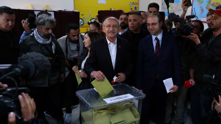 Εκλογές στην Τουρκία: Ψήφισε ο Κεμάλ Κιλιτσντάρογλου - &quot;Η δημοκρατία έλειψε σε όλους μας&quot; [Εικόνες - Βίντεο]