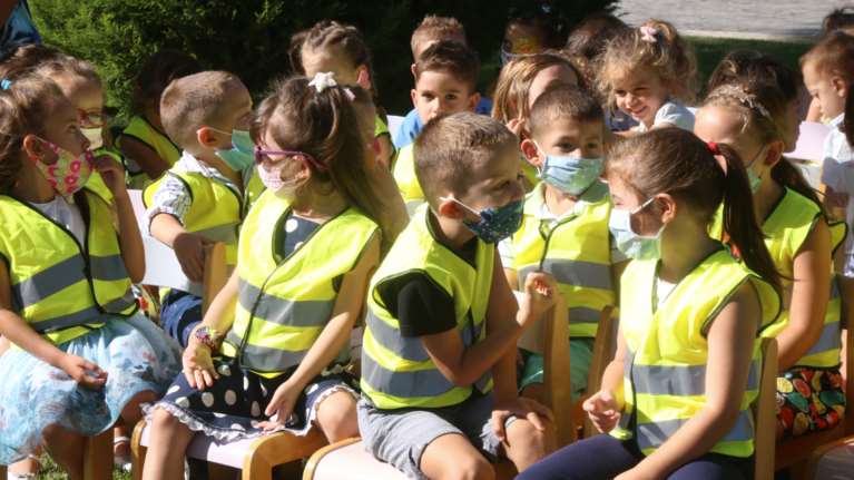 Κορονοϊός: Πώς οι εμβολιασμένοι ενήλικες προστατεύουν τα ανεμβολίαστα παιδιά