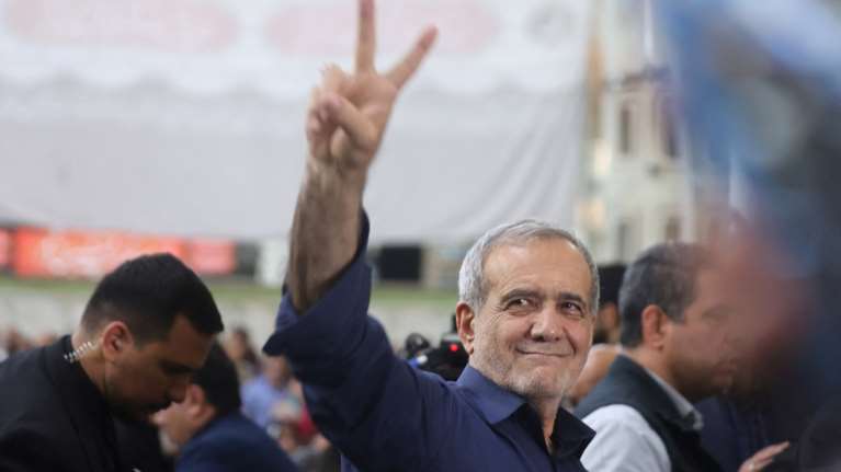 Μασούτ Πεζεσκιάν: Ένας μεταρρυθμιστής πρόεδρος αντιμέτωπος με το σκληροπυρηνικό ιρανικό κατεστημένο