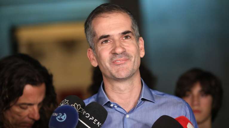 Τρολάρισμα μέχρι δακρύων για το νέο επικό σαρδάμ του Κώστα Μπακογιάννη - &quot;Δώσε θάρρος στο κρεβάτι, να σ&#39; ανέβει στον χωριάτη&quot;