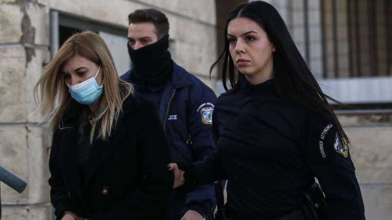 Κλαίγοντας με λυγμούς απολογήθηκε η Ρούλα Πισπιρίγκου: &quot;Ούτε τις κεταμίνες ξέρω, ούτε τίποτα&quot; - Νέα επίθεση στους γιατρούς