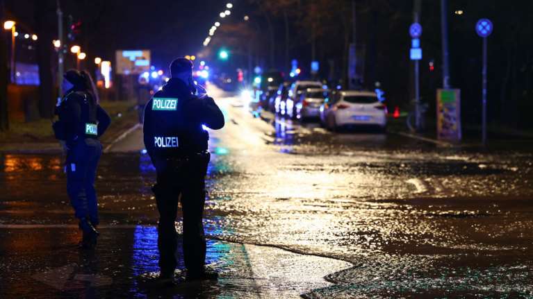 Συναγερμός στη Γερμανία: Πυροβολισμοί με δύο νεκρούς σε εταιρεία από μασκοφόρο δράστη