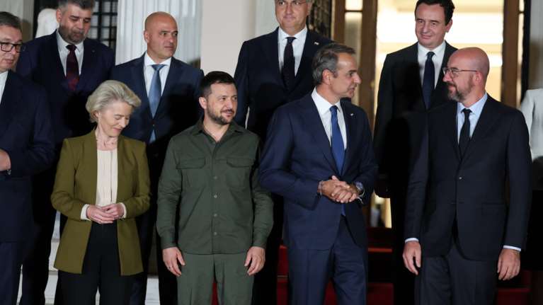 Ανάβει φωτιές το Politico: "Σχέδιο εξόντωσης της Φον ντερ Λάιεν από τον Μισέλ - Θέλει τον Μητσοτάκη στη θέση της"