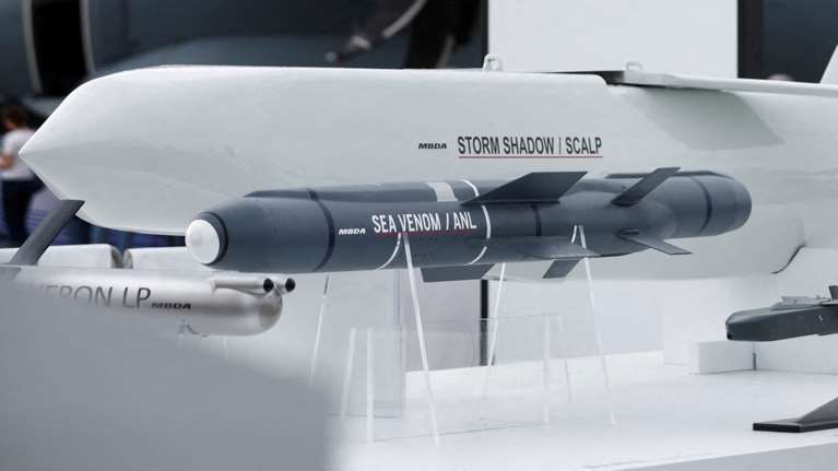 Τελικά εμπλέκεται άμεσα η Βρετανία στον πόλεμο της Ουκρανίας; Οι πιέσεις στις ΗΠΑ και οι πύραυλοι Storm Shadow