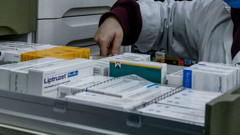 Αποκαλύψεις για τον παθολόγο που &quot;έκλεβε&quot; φάρμακα με το ΑΜΚΑ της μητέρας του: Έβγαλε 10 εκατ. ευρώ μέσα σε 10 χρόνια