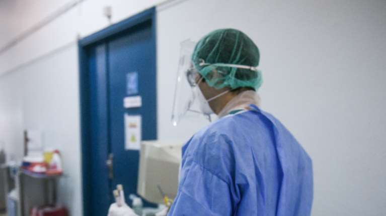 Κορονοϊός: 306 νέα κρούσματα σήμερα - 100 οι διασωληνωμένοι στις ΜΕΘ