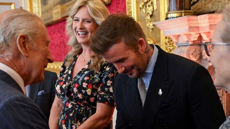 Ο Ντέιβιντ Μπέκαμ έγινε Σερ: Χρίστηκε ιππότης από τον βασιλιά Κάρολο -  &quot;Δεν θα μπορούσα ποτέ να φανταστώ τέτοια τιμή&quot;  [Εικόνες]