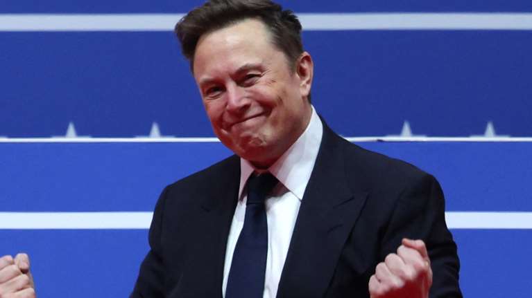 Ο Μασκ έκοψε κονδύλι 25.000 ευρώ για τη στήριξη ΛΟΑΤΚΙ μεταναστών στην Ελλάδα - &quot;Γιατί χρηματοδοτούμε αυτά τα σκουπίδια;&quot;