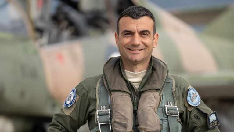 Καλαμάτα: Συντετριμμένη η αδερφή του 40χρονου πιλότου - &quot;Έφυγε ο άγγελός μου, έφυγε το παιδί μου&quot; [Βίντεο]