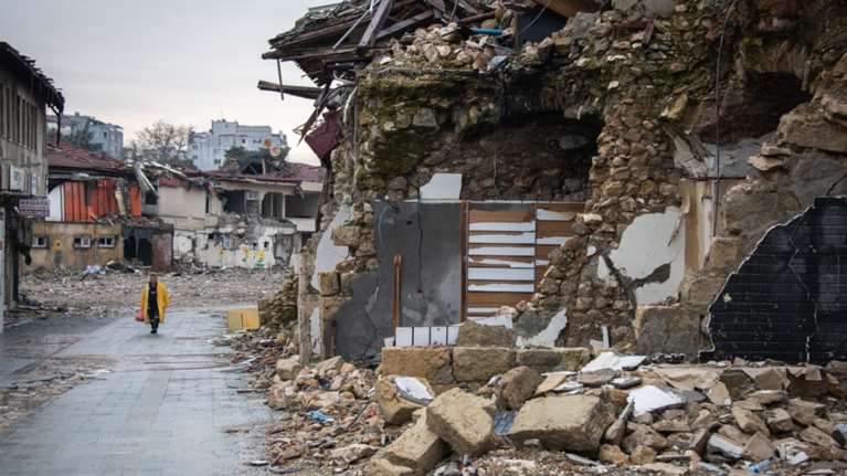 Ένας χρόνος από τους φονικούς σεισμούς στην Τουρκία: Τα 65 εφιαλτικά δευτερόλεπτα που ισοπέδωσαν την Αντιόχεια [εικόνες]