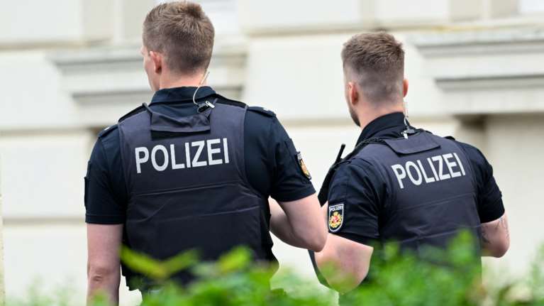 Γερμανία: Πέθανε η μία από τις δύο μαθήτριες που δέχτηκαν επίθεση με μαχαίρι ενώ πήγαιναν σχολείο