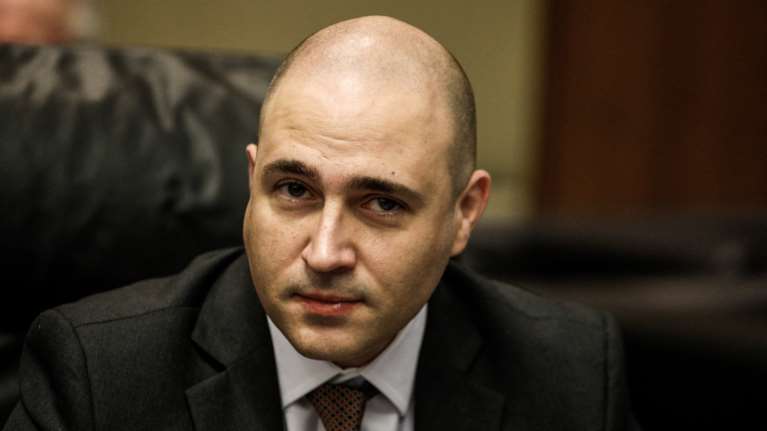 Ο Μπογδάνος ενοχλήθηκε από "γύφτους που κατέλαβαν πλατεία στα Πατήσια" και κατήγγειλε το ΑΤ Κολωνού - Τον διαψεύδει η ΕΛ.ΑΣ.