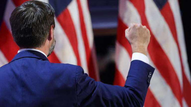 Hillbilly: Το &quot;λευκό σκουπίδι&quot; που θέλει να γίνει αντιπρόεδρος των ΗΠΑ - Ποιος είναι ο Βανς που έλεγε κάποτε &quot;Never Trump&quot;