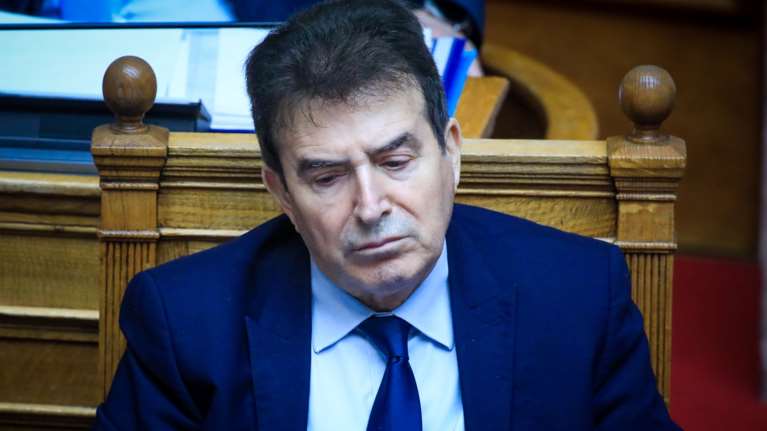 Βήμα πίσω από Χρυσοχοΐδη: Δεν απαγορεύονται οι εκδηλώσεις στα Εξάρχεια - Ισχύει μόνο για την κατάληψη του "Εξωστρεφή"