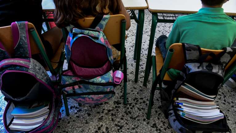 Καταγγελία: Δασκάλα δημοτικού σχολείου έβαλε τολμηρή ταινία με αγόρια σε 10χρονους μαθητές- Αλήθεια ή fake news;