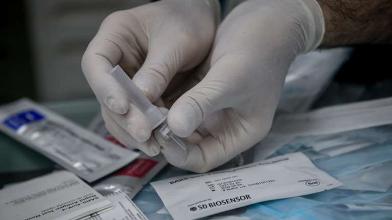 Βόλος: Τουλάχιστον τέσσερα εξώδικα σε καθηγητές από γονείς αρνητές των self test