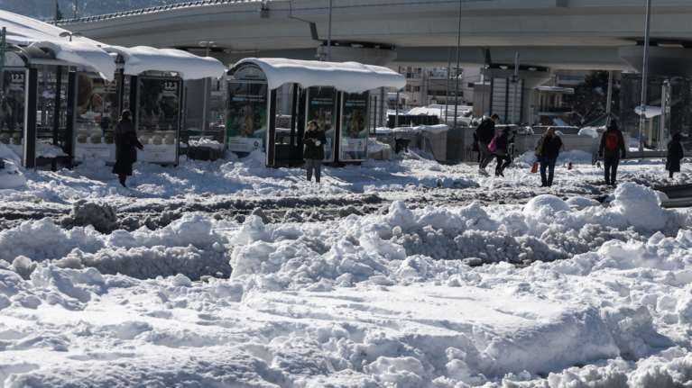 Χιονιάς στην Αττική από το πρωί της Κυριακής: Θα το στρώσει σε Μεσογείων, Κηφισίας και Εθνική Οδό, λέει ο Καλλιάνος