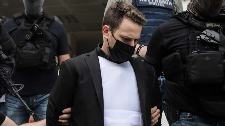 Γλυκά Νερά: Κλεισμένη στο διαμερισμά της η οικογένεια του πιλότου στην Αγ. Παρασκευή - Σοκαρισμένη η Αλόννησος