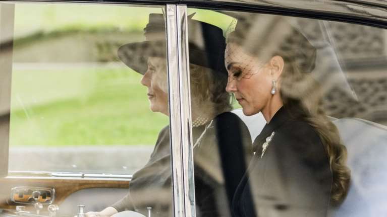 Η πρώτη έξοδος της Κέιτ Μίντλετον μετά τις θεραπείες: Η αγωνία για να μην κυκλοφορήσει καμία &quot;ακατάλληλη&quot; φωτογραφία της