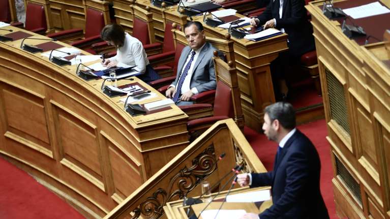 Άγρια κόντρα στη Βουλή μεταξύ Γεωργιάδη-Ανδρουλάκη: &quot;Βλέπεις τον Μητσοτάκη και το βάζεις στα πόδια&quot;- &quot;Κάνεις σόου&quot;