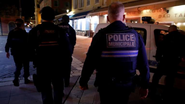 Πανικός στο Παρίσι: Άνδρας έκλεψε βαν από Δημαρχείο και έπεσε πάνω σε πεζούς