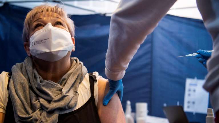 Βέλγιο: Γιατρός στη Βαλλονία είχε εκδώσει 2.018 πλαστά πιστοποιητικά εμβολιασμού