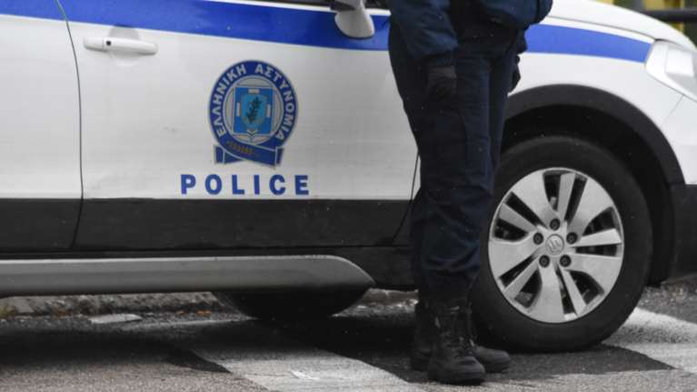 Ένταση έξω από το ΕΠΑΛ Αιγάλεω: Προβλήματα στην κυκλοφορία στη Θηβών, έβαλαν φωτιά σε κάδους