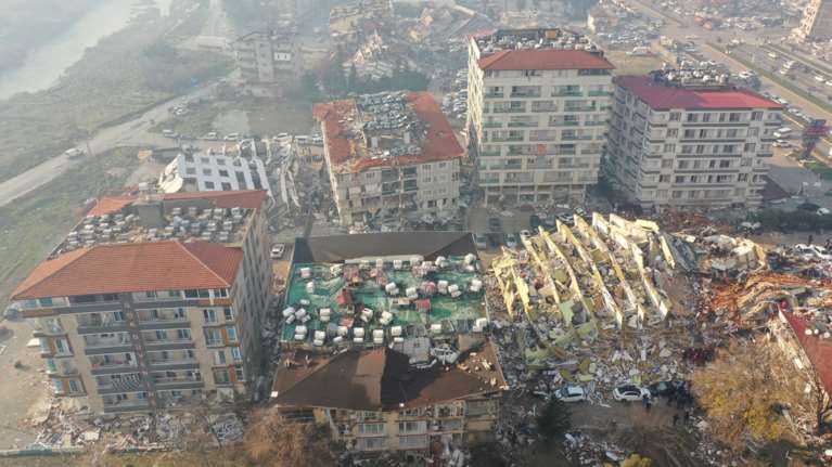 Τουρκία: Ο σεισμός μπορεί να κοστίσει έως και 84 δισ. δολάρια στην οικονομία της χώρας