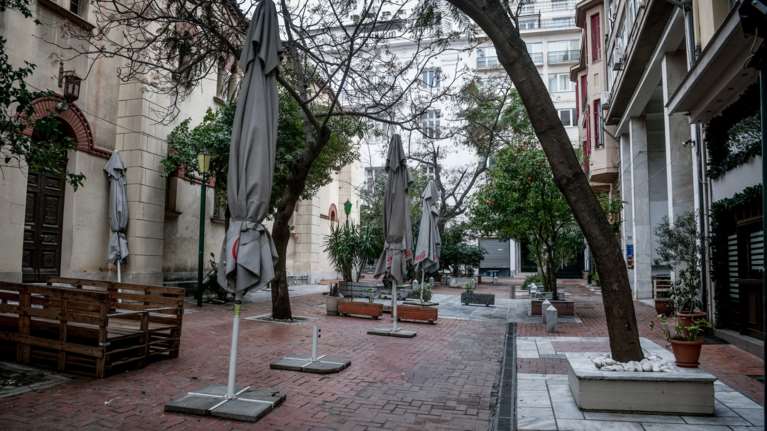 Δήμος Αθηναίων: &quot;Παγώνουν&quot; οι άδειες για τραπεζοκαθίσματα στο Εμπορικό Τρίγωνο- Οι 8 νέοι πεζόδρομοι και οι 4 πλατείες