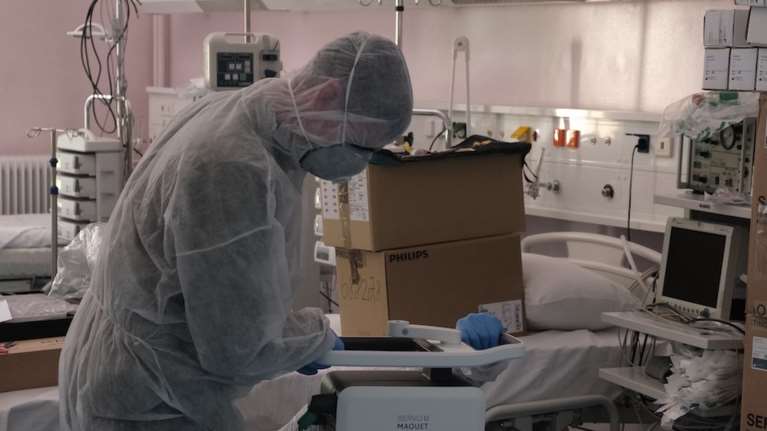 Δραματική πρόβλεψη του καθηγητή Σαρηγιάννη: &quot;Θα μολυνθεί το 50% του ελληνικού πληθυσμού&quot;