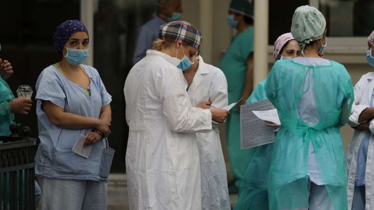 Κορονοϊός: Οι εθελόντριες νοσηλεύτριες έδωσαν ανάσα στις ΜΕΘ της Θεσσαλονίκης - Χάρη σε αυτές αυξάνονται οι κλίνες