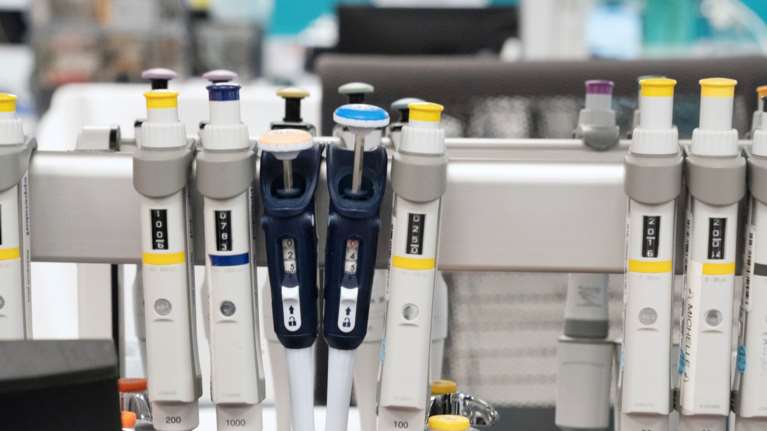 Κορονοϊός: Μπορούν να βοηθήσουν τα αντισώματα από το αίμα των επιζώντων; - Ξεκίνησαν έρευνες