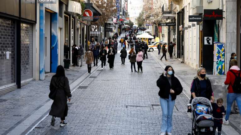 Κορονοϊός: &quot;Βράζει&quot; ξανά η Αττική με 1248 νέα κρούσματα - Ανησυχία για τη Θεσσαλονίκη και την Αχαΐα