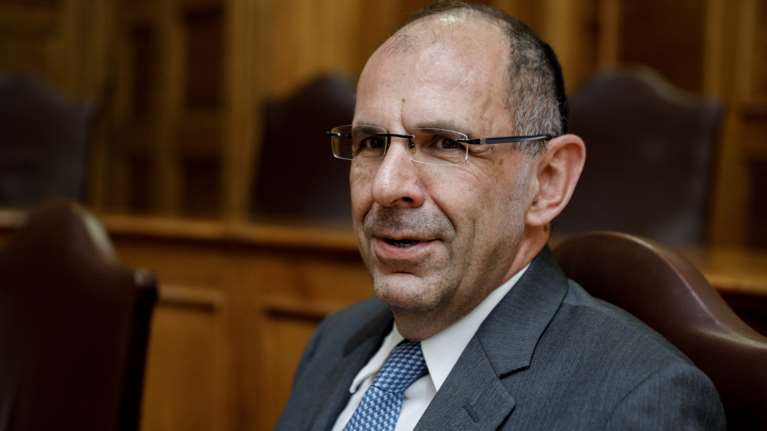 Γεραπετρίτης για άστοχες δηλώσεις βουλευτών: Συγγνώμη από τους πολίτες - Να εκπέμπουμε εικόνα σεμνότητας και ταπεινότητας