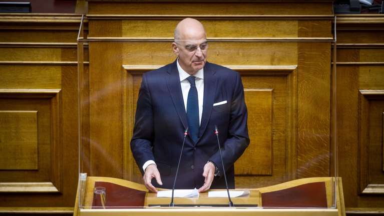 Καμιά αναφορά στις υποκλοπές από Δένδια - Μίλησε μόνο για τα ελληνοτουρκικά στη Βουλή