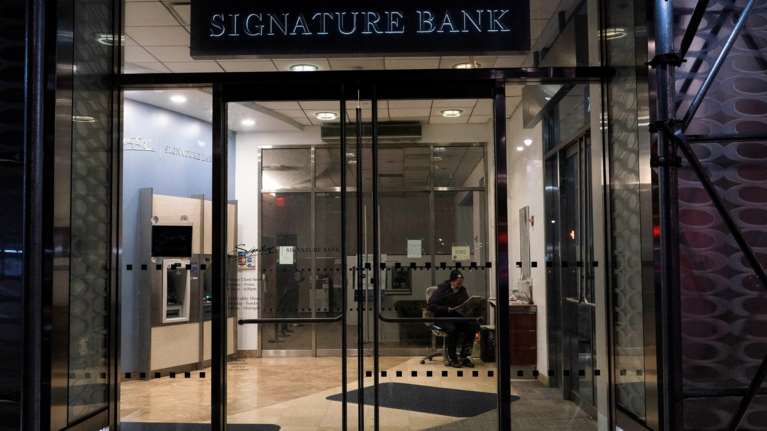 Κατέρρευσε και δεύτερη τράπεζα μετά τη Silicon Valley Bank: Η Signature Bank