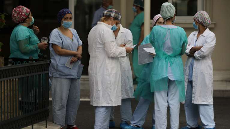 Μεγαλείο ψυχής: Δέκα νοσηλεύτριες εθελόντριες στη μάχη του κορονοϊού - &quot;Υποκλίνομαι&quot;, λέει ο Κικίλιας