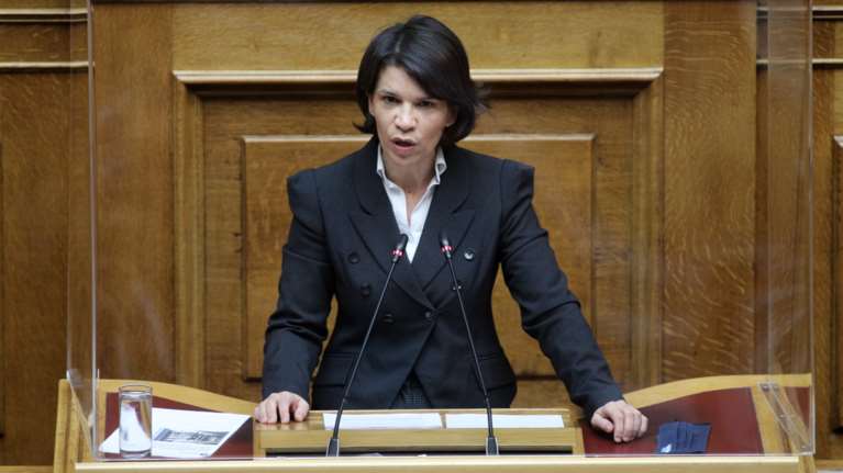 Σάλος με βουλευτίνα του ΣΥΡΙΖΑ που αποκάλεσε τον Μητσοτάκη... επιδειξία