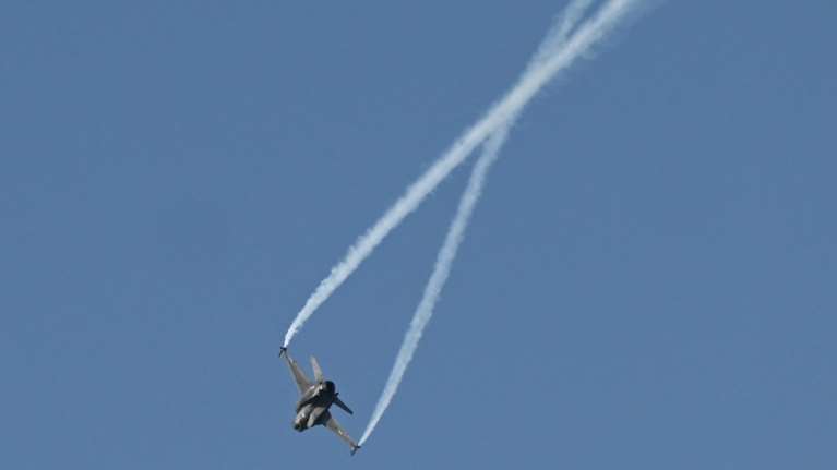 Εντυπωσιακές εικόνες από την αεροπορική επίδειξη στον Φλοίσβο - Για τη γιορτή του προστάτη της Πολεμικής Αεροπορίας