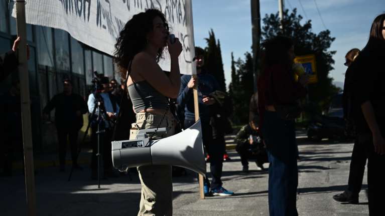 Με στίχους του Βασίλη Καρρά κατεβαίνουν οι φοιτητές από τη Θεσσαλονίκη στην Αθήνα [εικόνα]