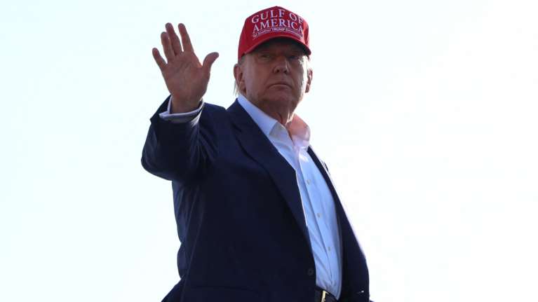 Επιμένει για την εγκληματικότητα ο Τραμπ: "Το Σικάγο είναι πιο επικίνδυνη πόλη στον κόσμο"