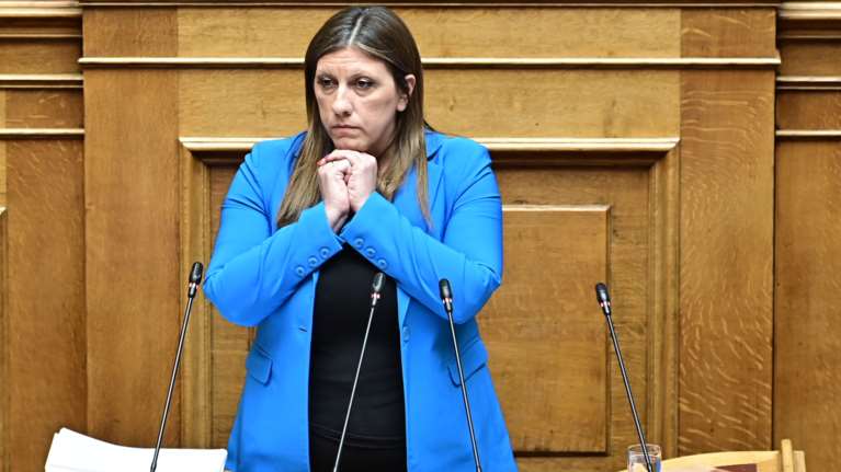 Ευθεία επίθεση Κωνσταντοπούλου στον Μητσοτάκη σε άδεια Βουλή: &quot;Προσωπική εμπλοκή του στο έγκλημα των Τεμπών&quot;