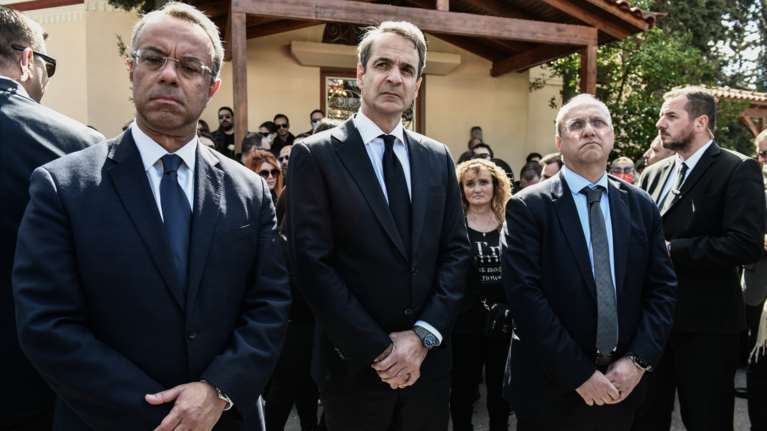 Στην κηδεία του μηχανοδηγού Σπύρου Βούλγαρη ο Κυριάκος Μητσοτάκης [εικόνες]