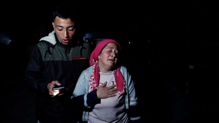 Πανικός στην Τουρκία από τους νέους σεισμούς: 6 νεκροί, τραυματίες και δραματικές εκκλήσεις για βοήθεια [βίντεο]